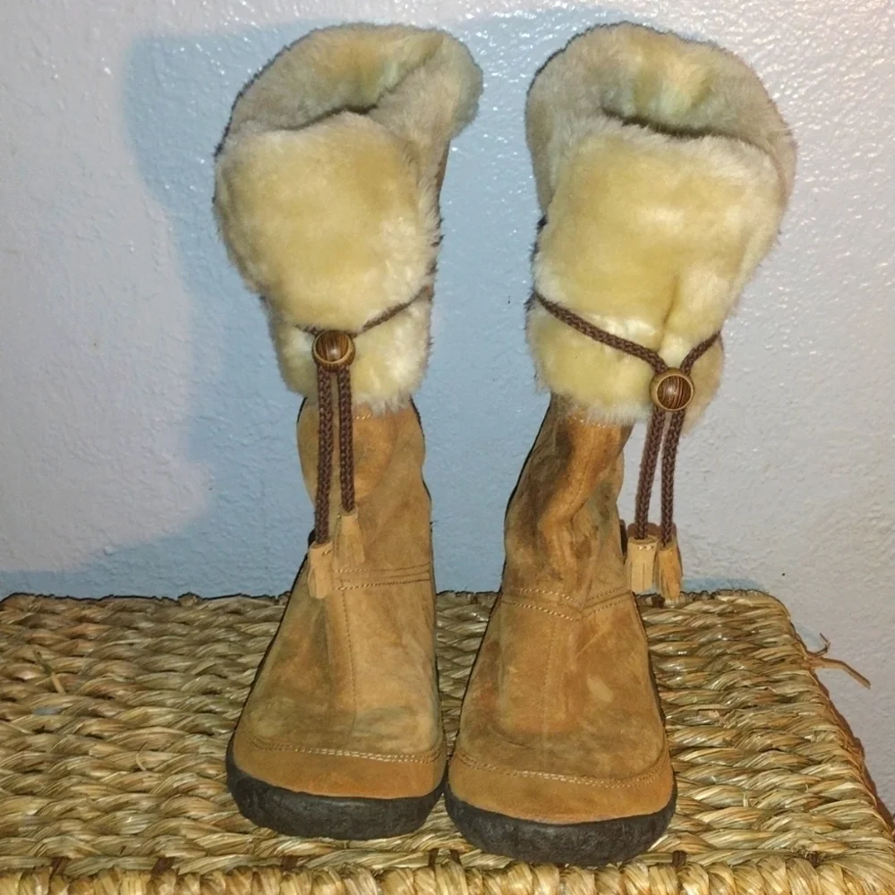 Woman's Cabin Fever Suede Cushe Winter Boots  6